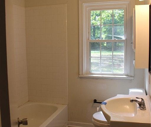5th image of 10035 Wycliff Rd
