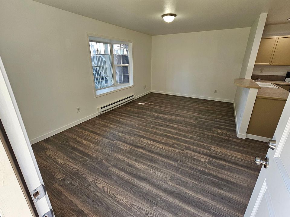 Entry/living room