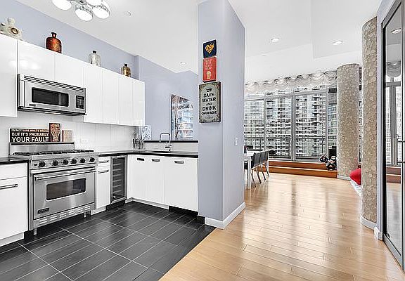 5th image of 4630 Center Blvd Ph 2