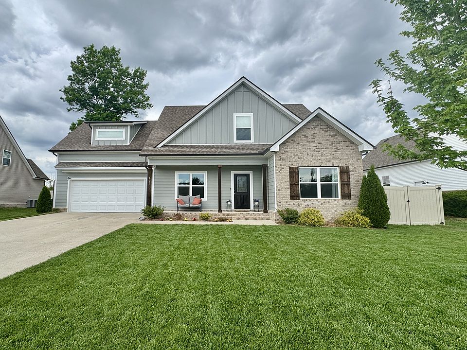 1st image of 123 Macaw Ln