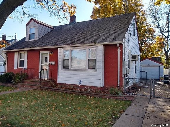 3rd image of 572 Irving St