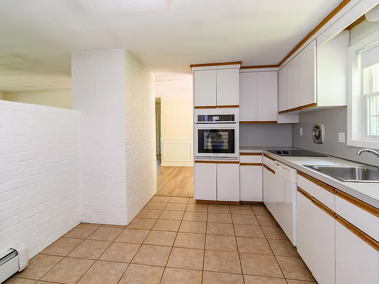 33 Eisenhower Rd — Photo 10
