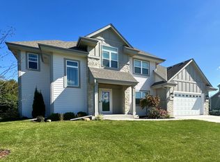 W136N6270 Hummingbird Way, Menomonee Falls, WI 53051