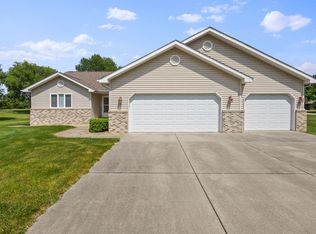 9511 Senneca Ln, Demotte, IN 46310