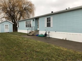 492 Evergreen Dr, Lockport, NY 14094