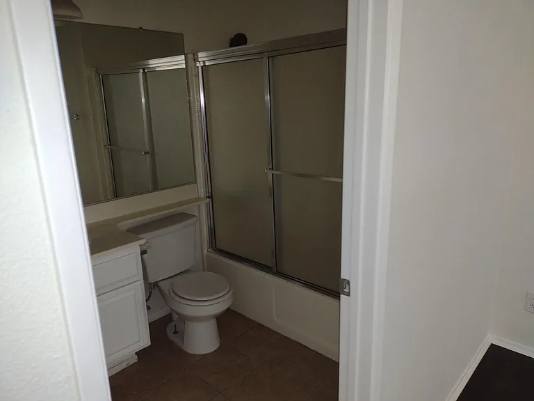 4343 Mammoth Ave #8 — Photo 17