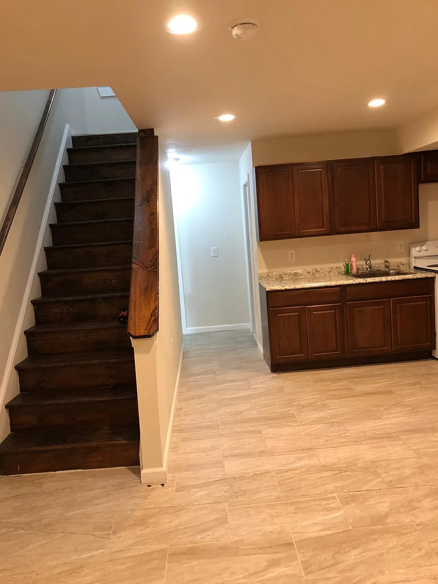 Building Photo - 1637 W Stiles St #2