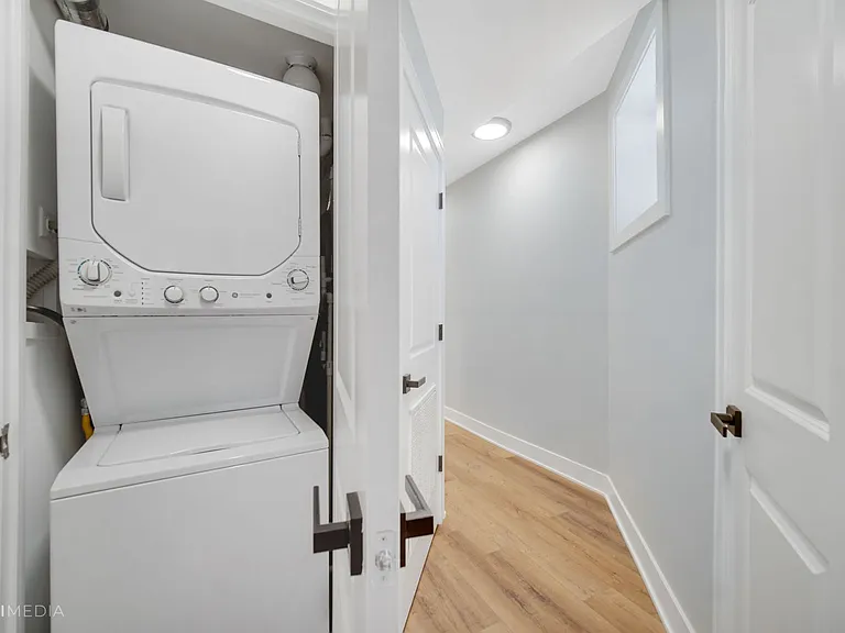 2735 W Polk St — Photo 13