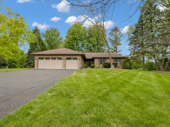 90 Briargate Rd, Cary, IL 60013