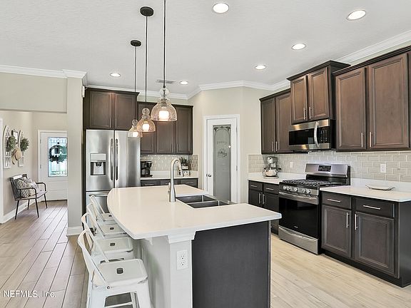 5th image of 636 Shetland Dr