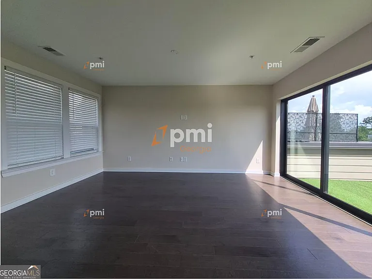 1807 Brandsford Ln NW — Photo 4