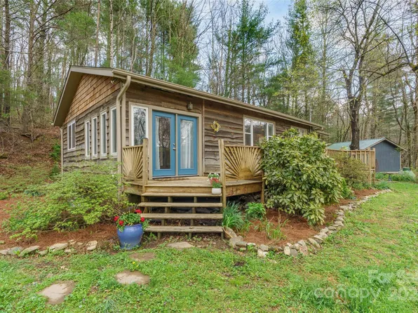 8 Grant Ln, Saluda, NC 28773