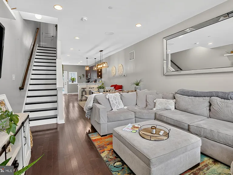 2441 Coral St — Photo 1