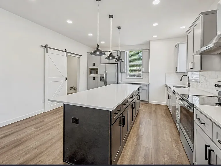 1704 S Jennings Ave — Photo 8