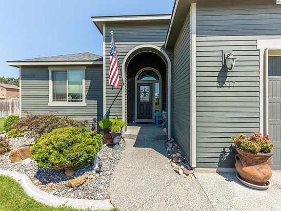 2nd image of 8517 Whipple Dr