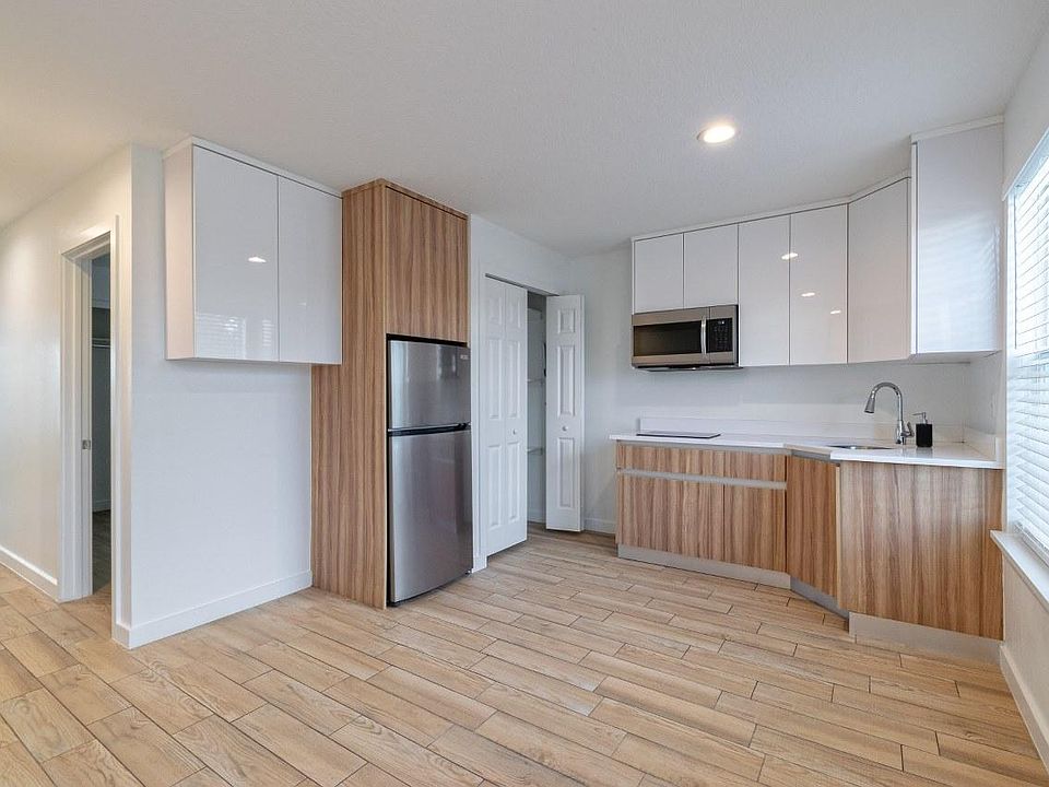 1st image of 2414 Commerce Blvd #2