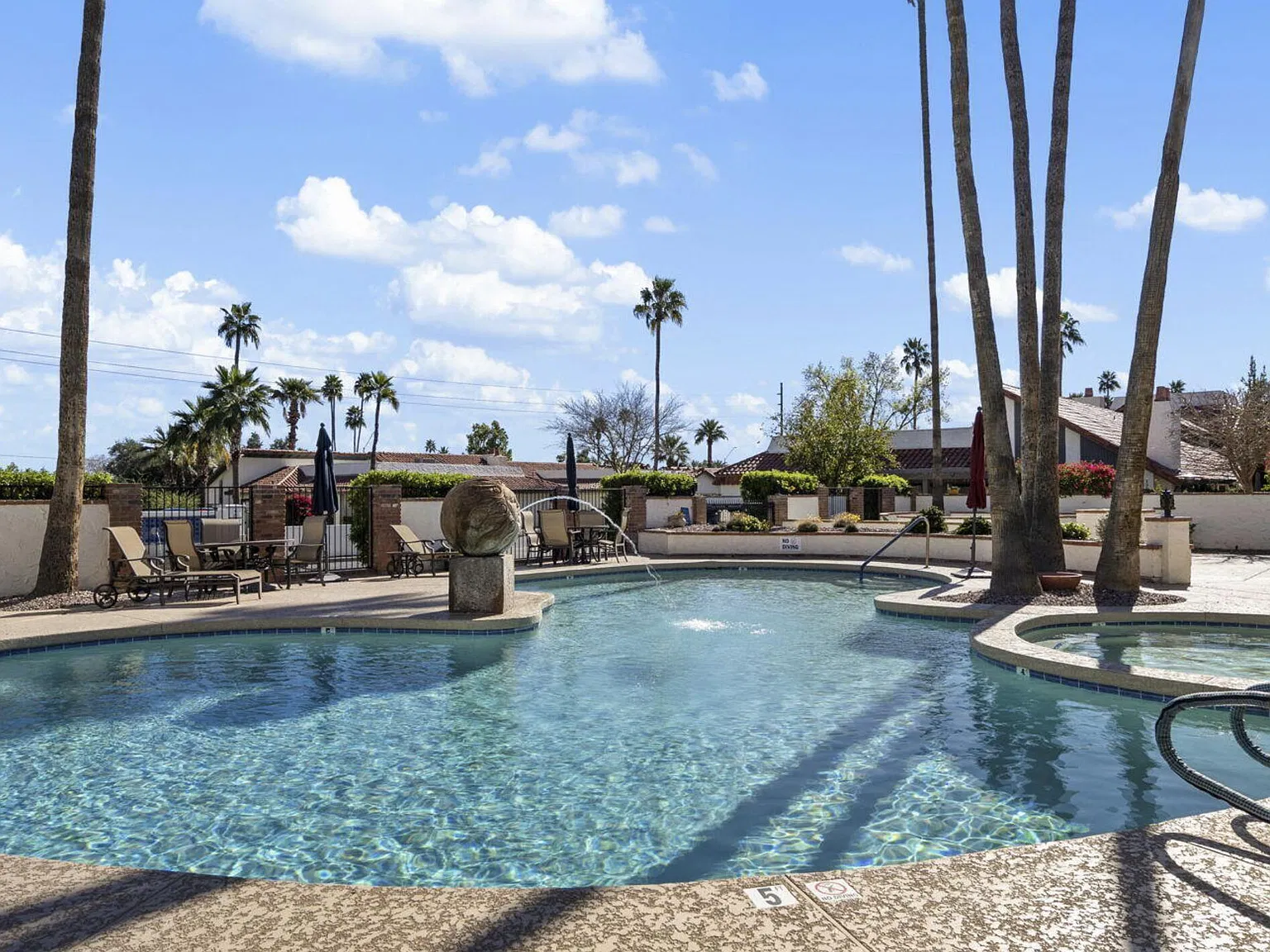 2 bed, 2.0 bath, 1184 sqft, $4,500 — Photo 3
