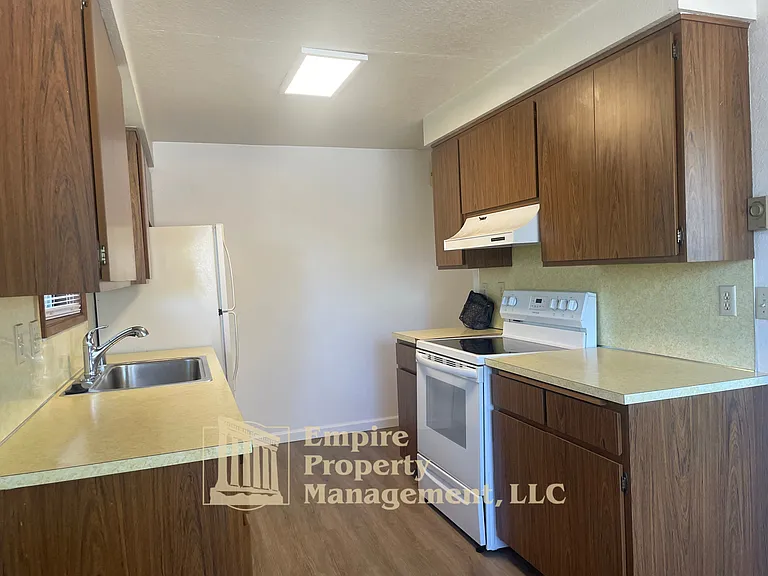 1287 W 12th Ave #1 — Photo 7