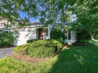 28 Ashwood Ln, Webster, NY 14580