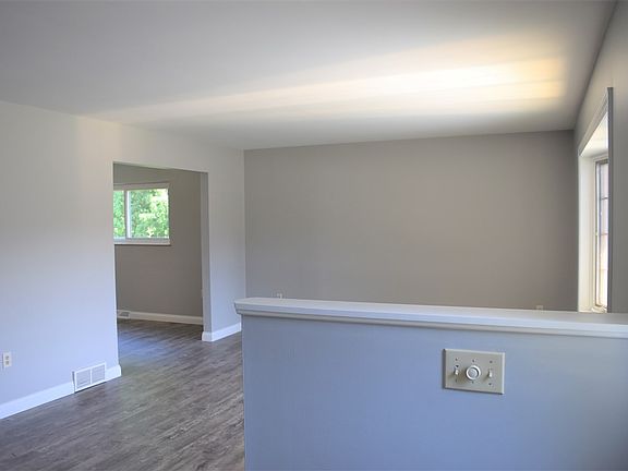 3rd image of 8828 Valley Circle Dr