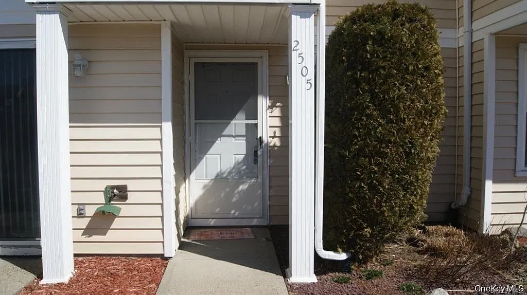 2 bed, 1.5 bath, 1072 sqft, $2,350 — Photo 1