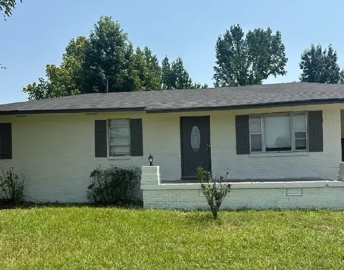3 bed, 1100 sqft, $1,500 — Photo 1
