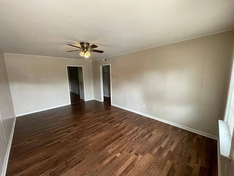 1705 Snowden Dr SE — Photo 3