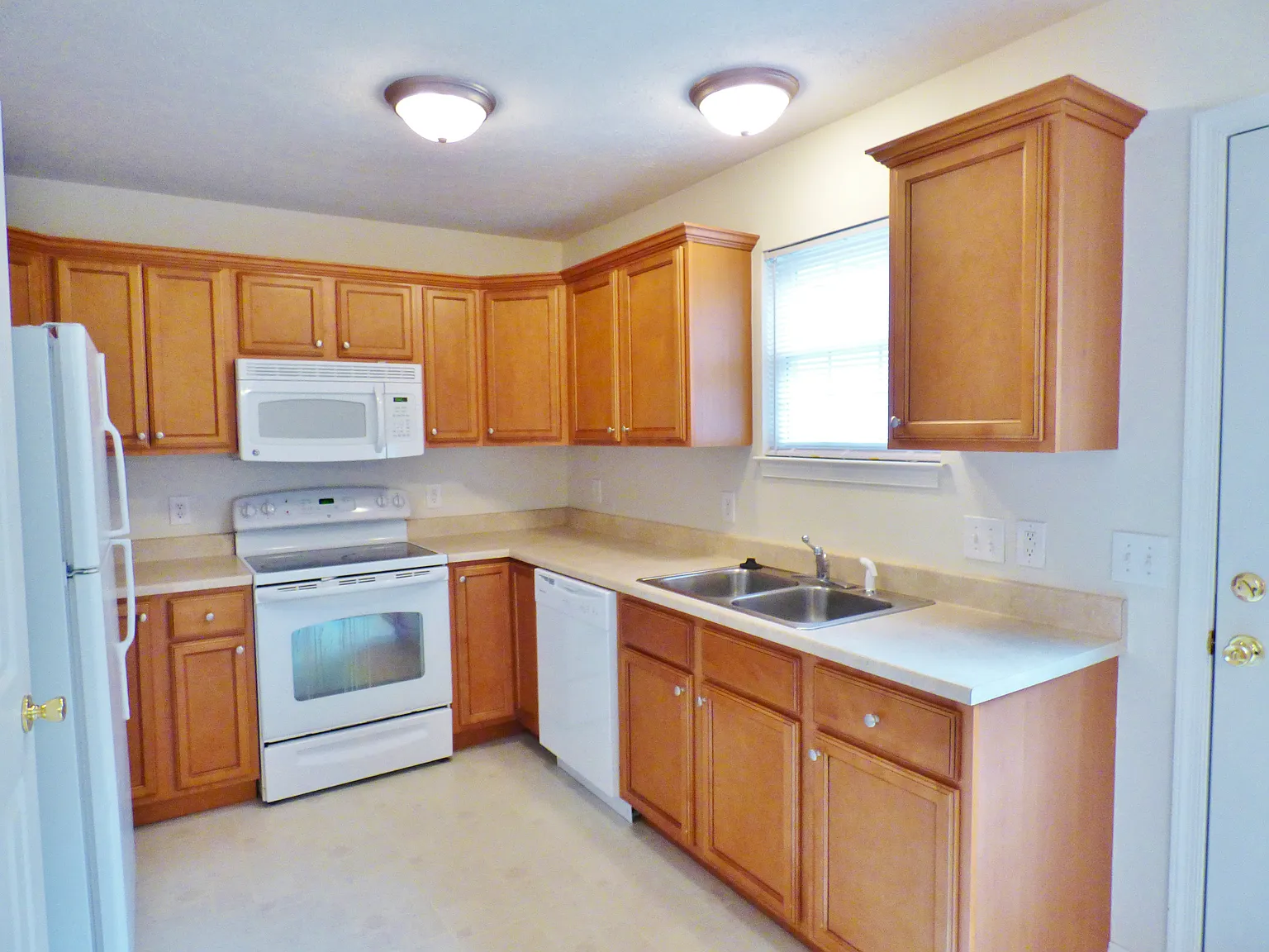 2 bed, 2.5 bath, 1120 sqft, $1,395 — Photo 4
