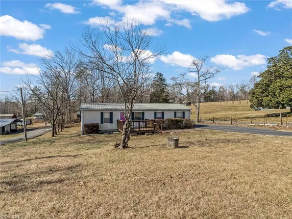 889 N Franklin Rd, Mount Airy, NC 27030