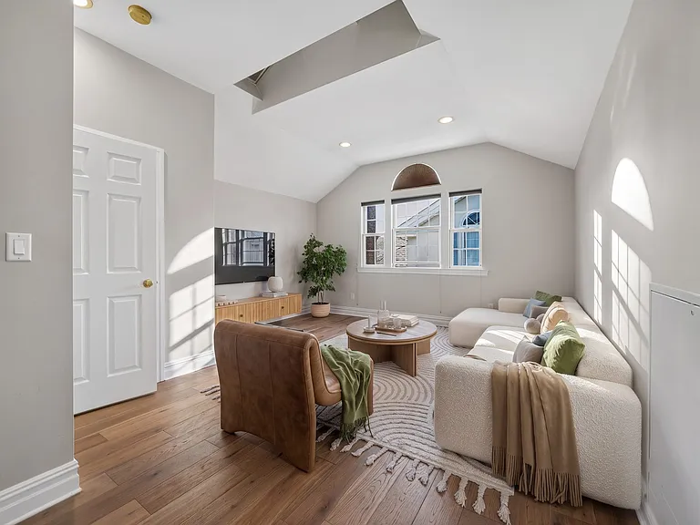 4C Nassau Dr — Photo 12