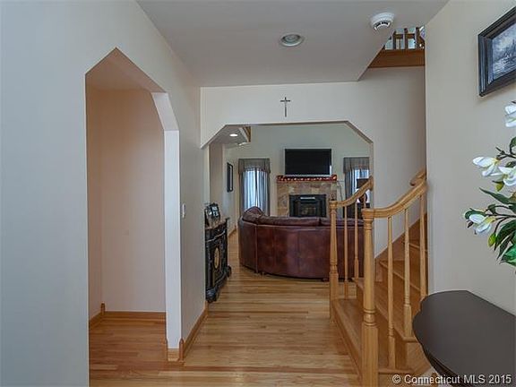 5th image of 179 Sunnyslope Dr