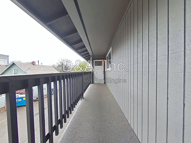 1969 NW Grant Ave #4 — Photo 9