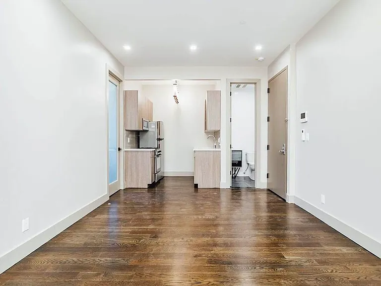 83 Stanhope St #4B — Photo 3