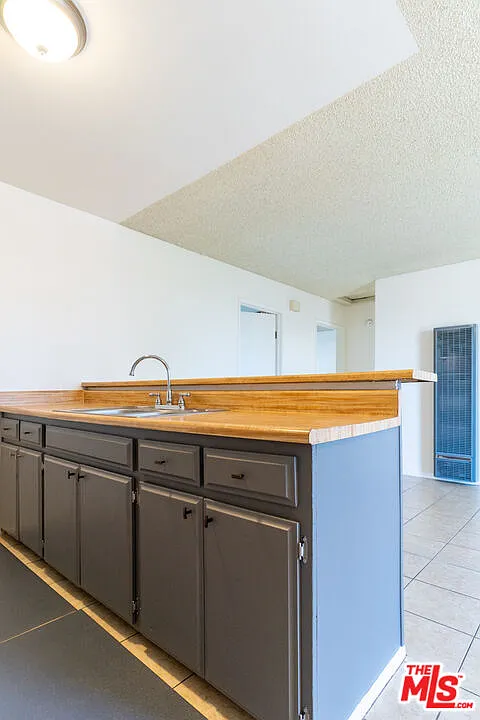 3 bed, 2.0 bath, 4200 sqft, $2,400 — Photo 4
