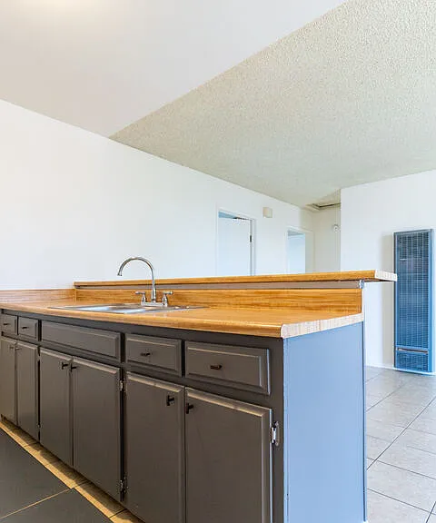 450 Coronado Ter #4 — Photo 4