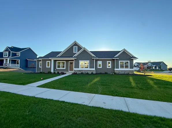 1830 Stratford Ln NW, Walker, MI 49534