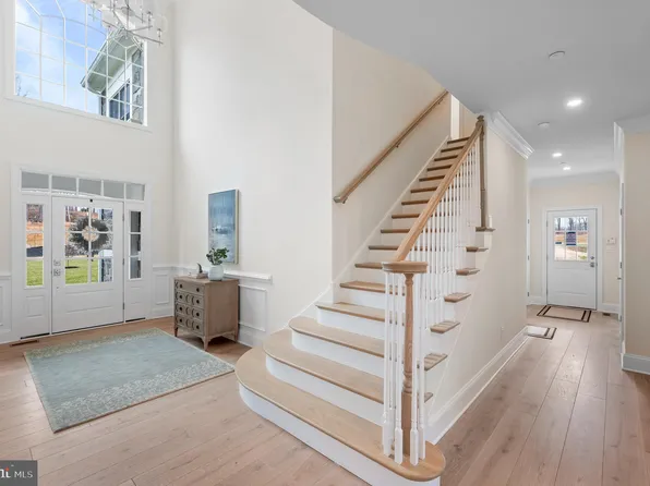 102 Apple Blossom Ln, Newtown Square, PA 19073