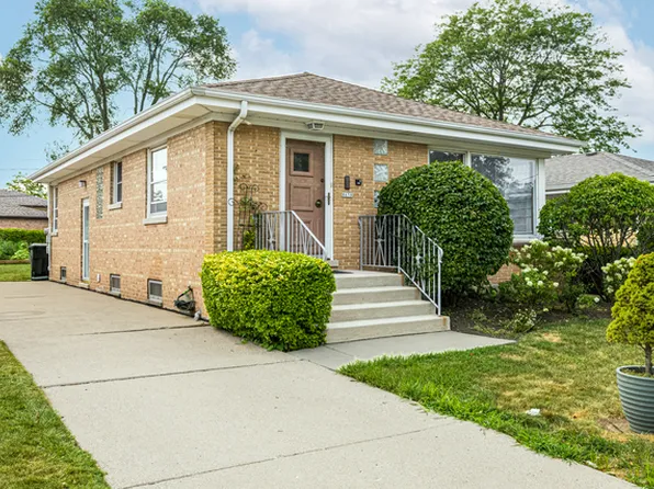 8658 N Merrill St, Niles, IL 60714