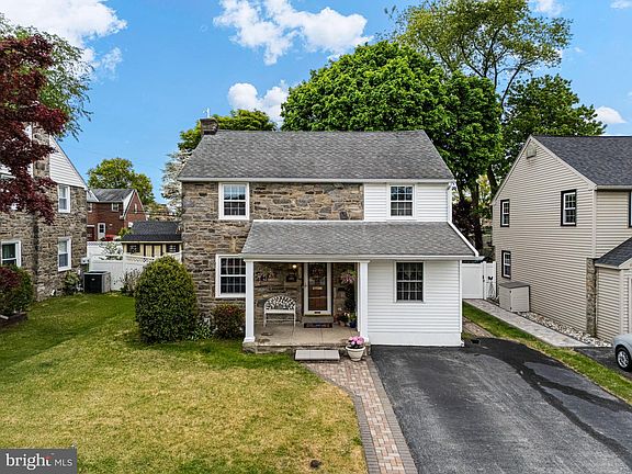 2nd image of 481 Maplewood Rd