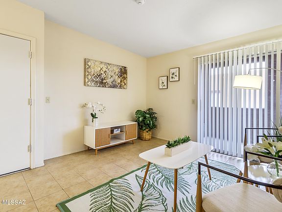 3rd image of 1810 E Blacklidge Dr APT 319
