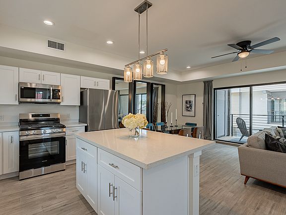 5th image of 1020 E Spence Ave #1002