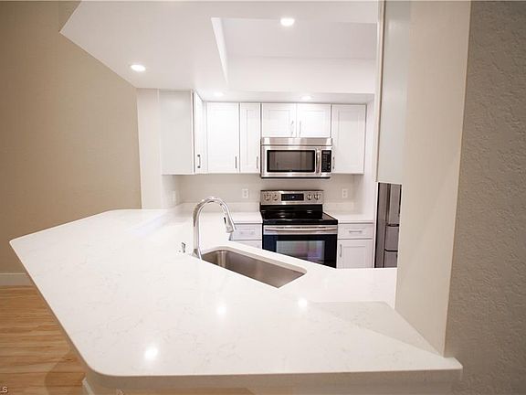 5th image of 773 Wiggins Lake Dr #2-205