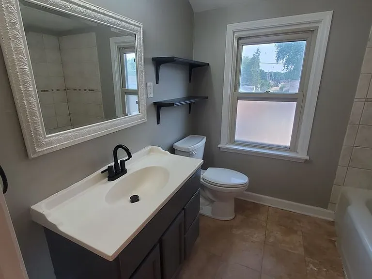 1018 E Wilbur Ave — Photo 9