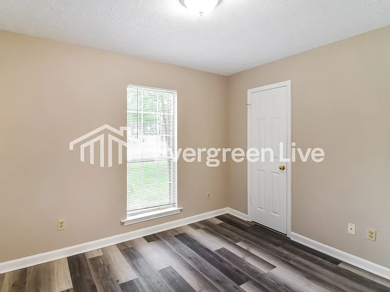 525 Saddlewood Dr — Photo 10