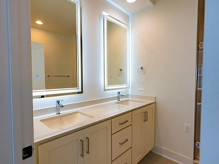 Third Floor - Main Bathroom