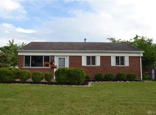 318 Magnolia Ln, Fairborn, OH 45324