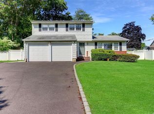 20 Abbey Dr, Commack, NY 11725