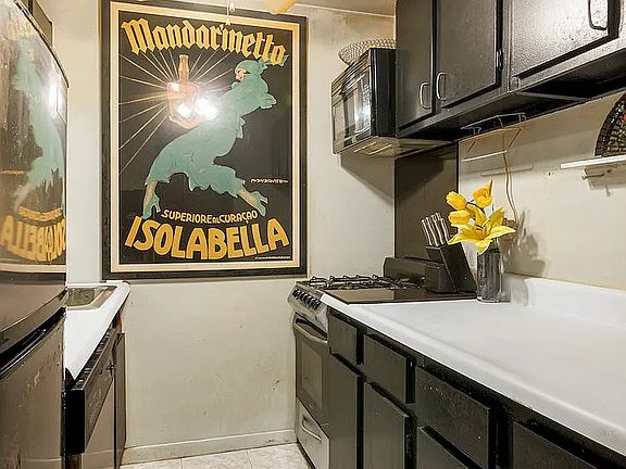 3rd image of 32 W 40th St APT 4A