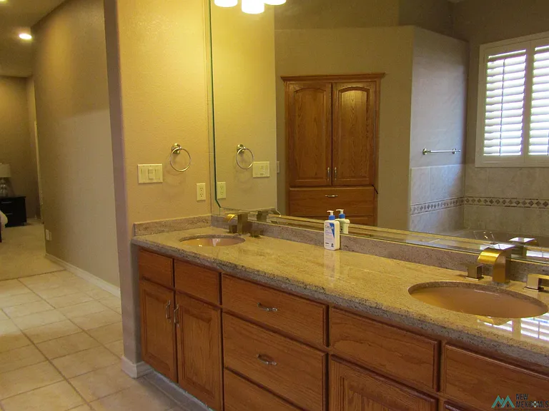 2104 W Ray Ave — Photo 30