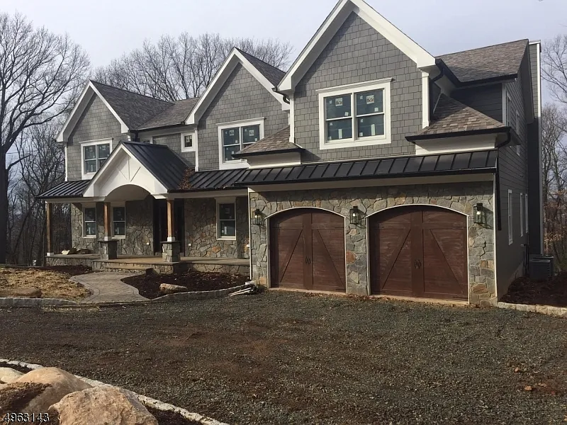 105 Sunset Dr photo 1